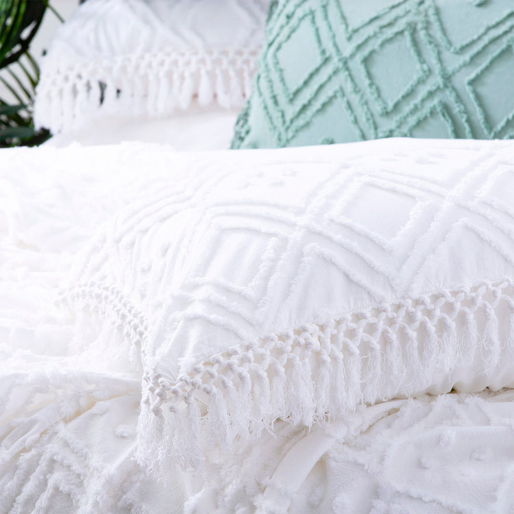 Medallion Vintage Tuffted Bed Cover White