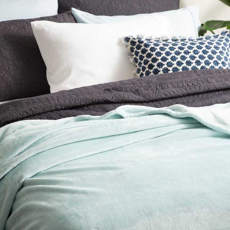 Renee Taylor Plush 380 GSM Ultra Soft Velvet Blanket Blue