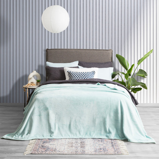 Renee Taylor Plush 380 GSM Ultra Soft Velvet Blanket Blue