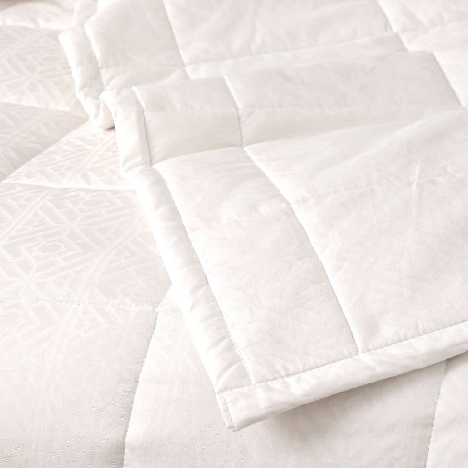 Mosaic 500 TC Cotton Jacquard Comforter White